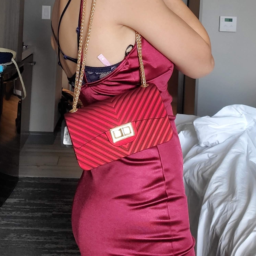 Red purse - Picture 2 of 2